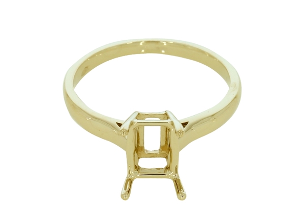 Изображение Emerald Cut Diamond Solitaire Ring