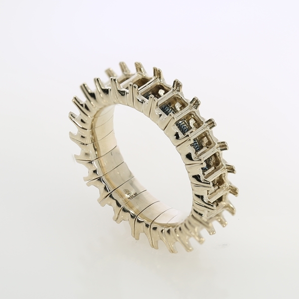 Picture of Flexible Emerald Shape Ring