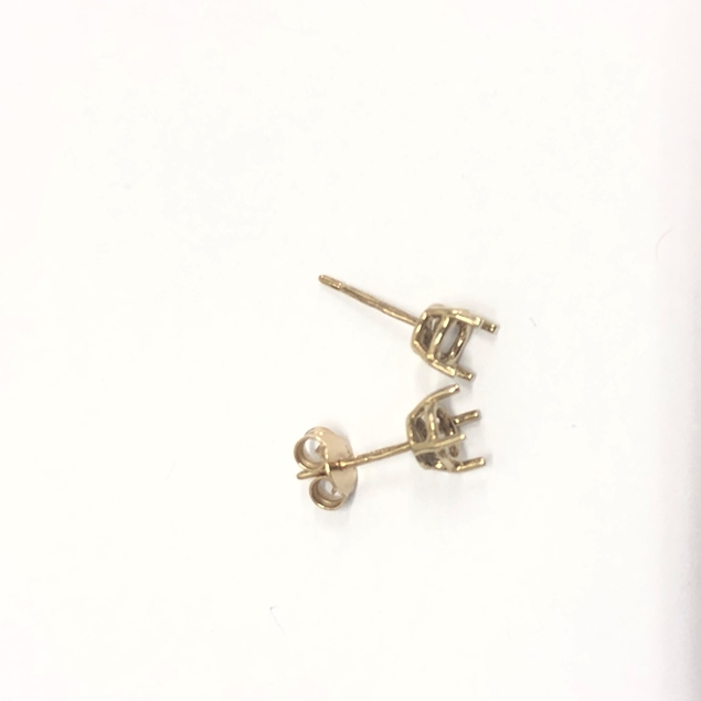 Picture of Diamond Stud Earrings